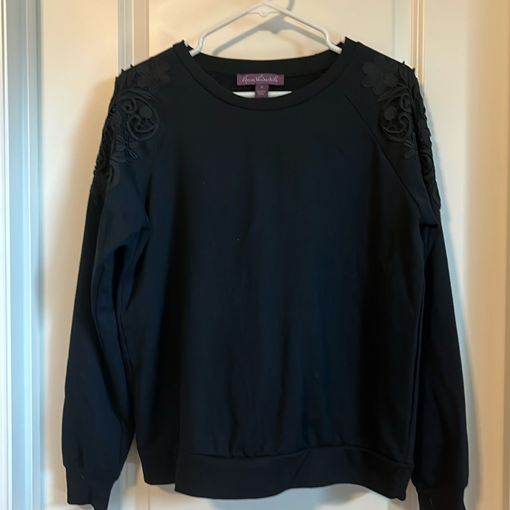 Gloria Vanderbilt black sweatshirt with lace on shoulders